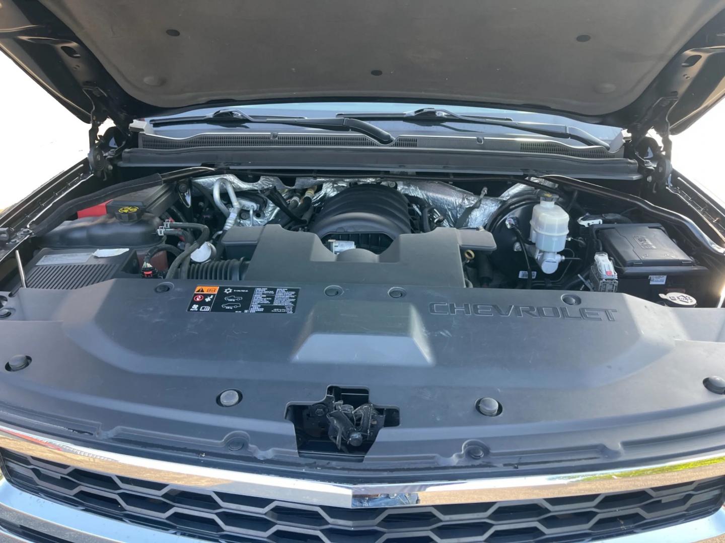 2015 Black /Gray Chevrolet Tahoe LT 4WD (1GNSKBKC4FR) with an 5.3L V8 OHV 16V engine, 6-Speed Automatic transmission, located at 547 E. Main St., Orwell, OH, 44076, (440) 437-5893, 41.535435, -80.847855 - Photo#15